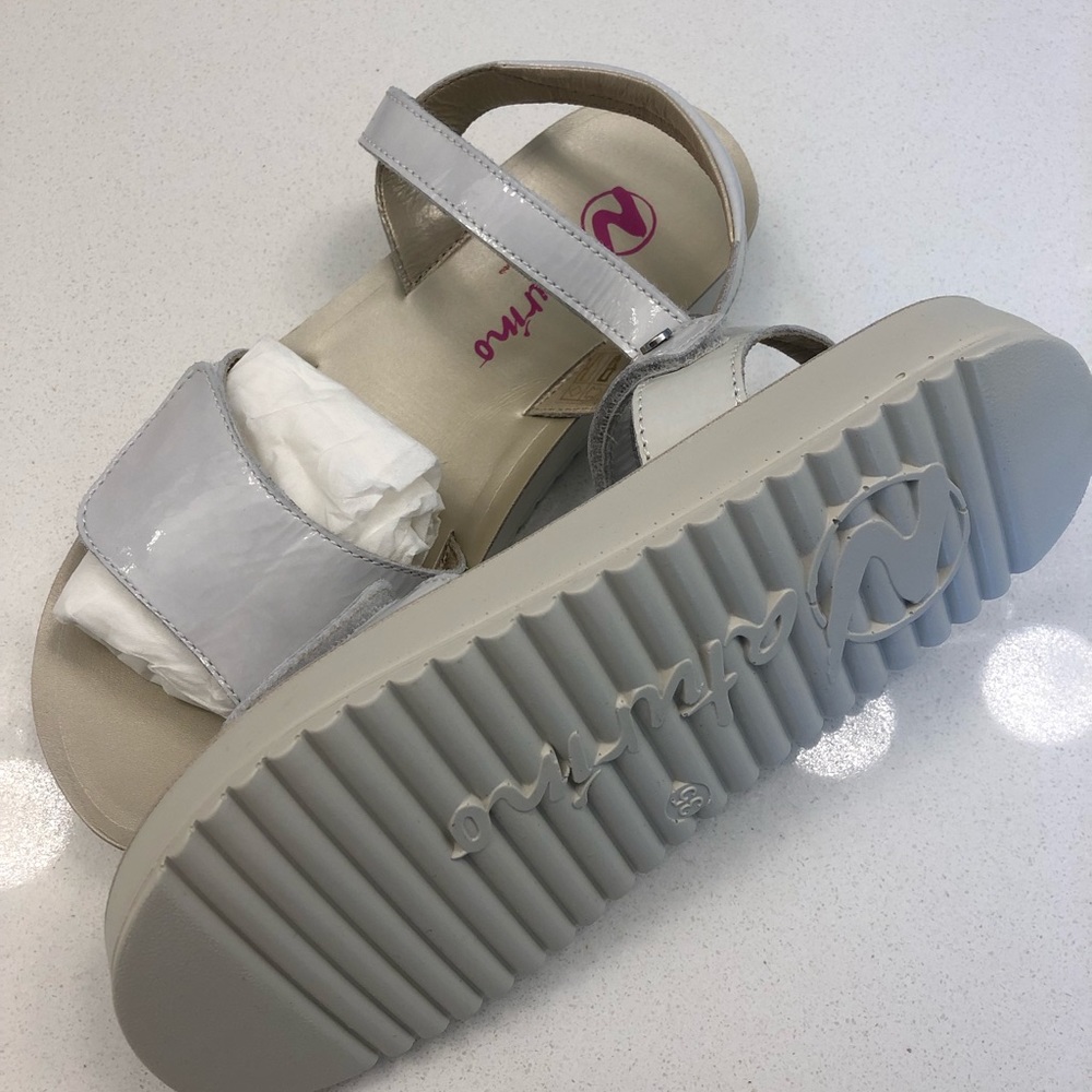 New Naturino sandals in size 3.5 US / 35 EU